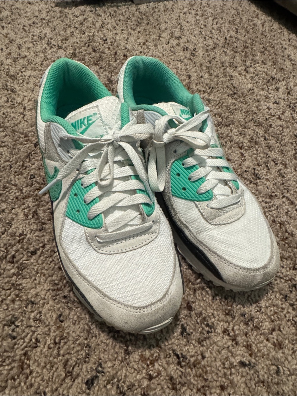 Nike AirMax White Sneakers with Teal Accents this is men’s size 7 Euro size 40